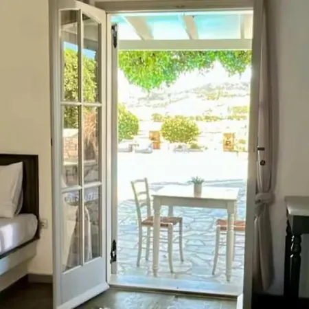 Bed and breakfast Paros Poolside Cozy Nests - Summer & Salty Getaways