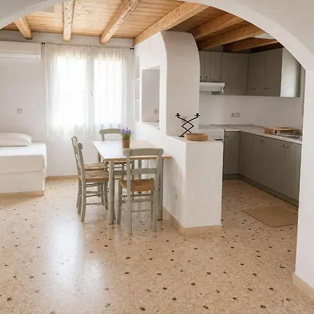 Bed and breakfast Paros Poolside Cozy Nests - Summer & Salty Getaways 3*