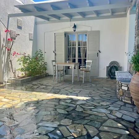 Bed and breakfast Paros Poolside Cozy Nests - Summer & Salty Getaways 3*
